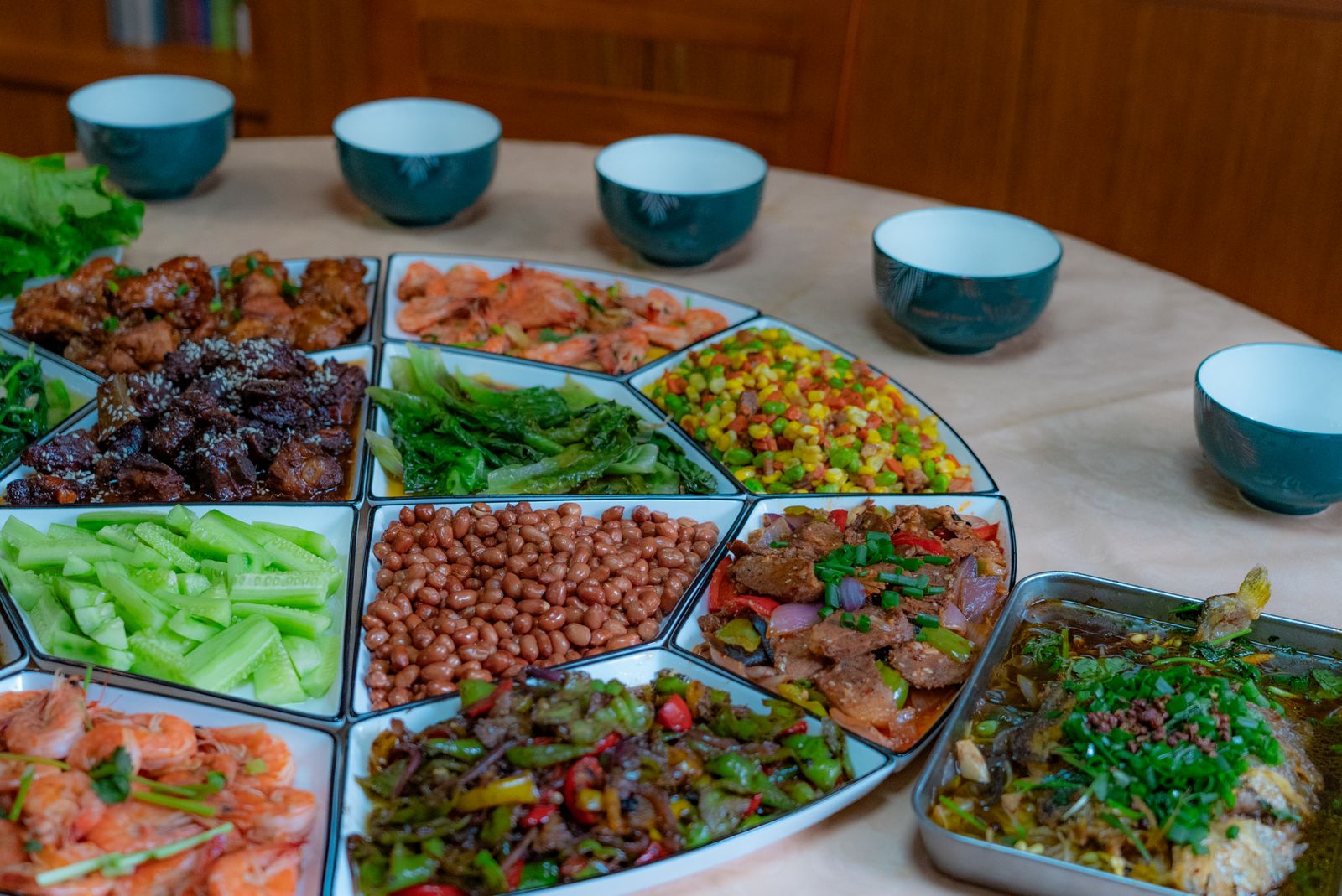 A Shanghai dining table